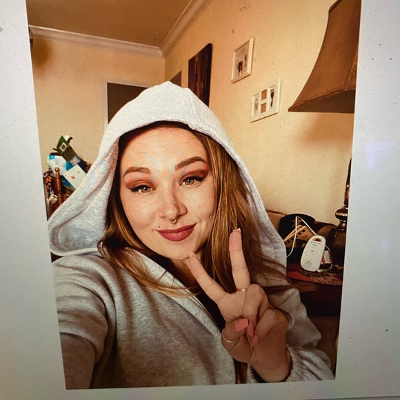 Meet your Posher, Megan - Picture 3 of 4